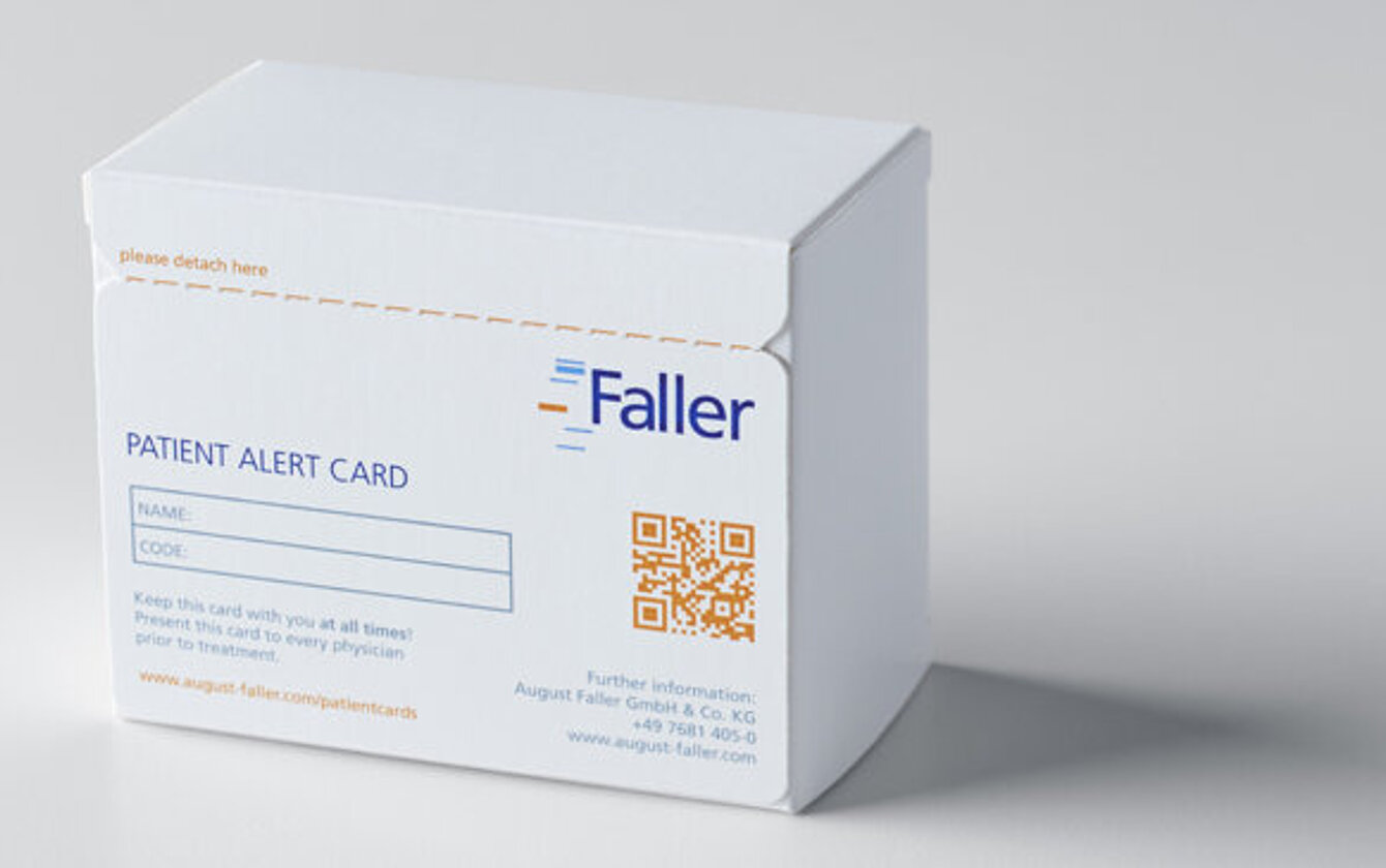 Medikamentenfaltschachtel mit integrierter Patient Alert Card von Faller Packaging zur sicheren Dokumentation